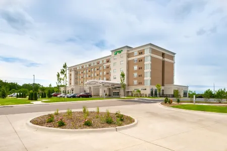 Holiday Inn & Suites Farmington Hills - Detroit NW