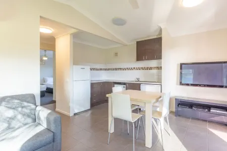 NRMA Port Campbell Holiday Park Отели рядом с достопримечательностью «Port Campbell Jetty»