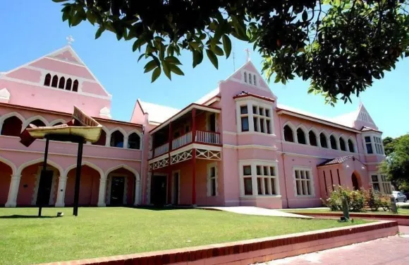 班伯裏海豚酒店