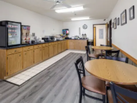 アライアンス ホテル & スイーツ, ア ハワード ジョンソン バイ ウィンダム アライアンスのホテル