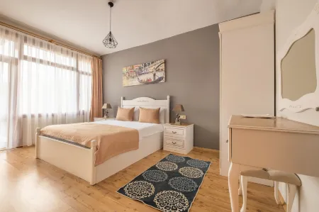 Old Town Deluxe Flats Отели рядом с достопримечательностью «Ворота Адриана»