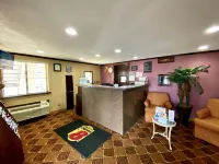 Super 8 by Wyndham Shawnee Отели в г. Шони
