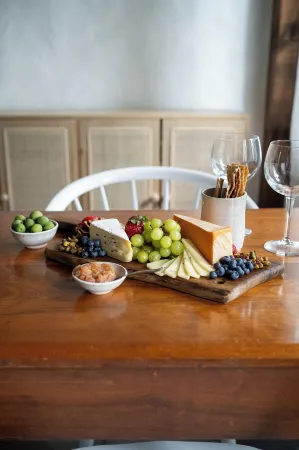 Owl's Nest Suites Отели рядом с достопримечательностью «Masjid - Ul Islam/Masjid Isa - Jesus, Son of the Virgin»