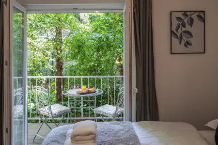 Luxury Rooms with Balcony