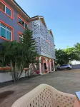 Dreamers Lodge Hotels near Newland Estates Junction