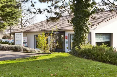 利斯爾達博康鉑飯店-布爾關雅利厄 Domaine de la Terre附近的飯店