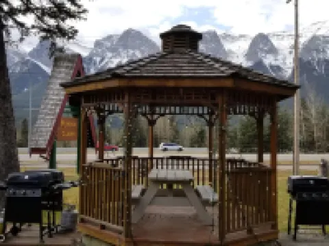 Rundle Chalets キャンモアのホテル