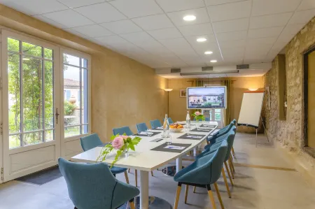 Auberge du Poids Public Logis Hotel Отели в г. Пюэшурси