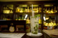 The Deer Park Hotel - Bares