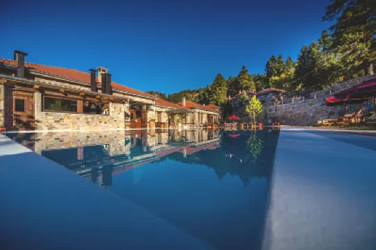 Montanema Handmade Village Hotel a 