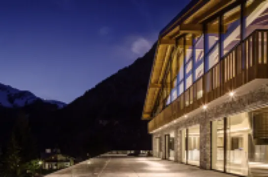 Grand Hotel Courmayeur Mont Blanc, by R Collection Hotels Hotels in 