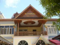 Mr. Charles Guest House - Hostel Hotels in 