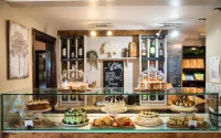 The Family Tree - breakfast