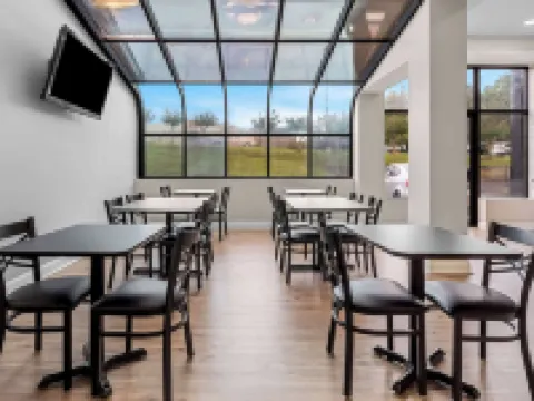 Super 8 by Wyndham Cornelia Hotels in Cornelia