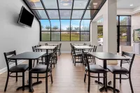 Super 8 by Wyndham Cornelia