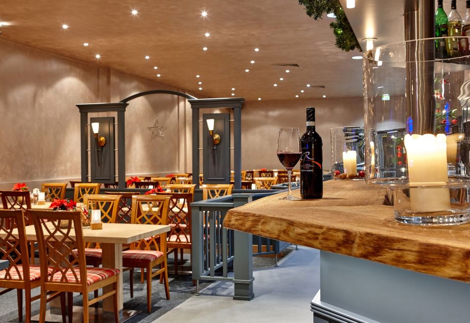 Hotel K?nigshof Over view