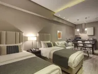 The House Boutique Suites Отели рядом с достопримечательностью «Радужная улица»