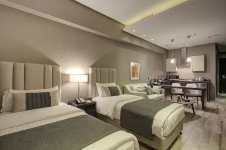 The House Boutique Suites Отели рядом с достопримечательностью «Rainbow St.»