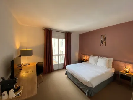 Logis Hôtel Médiéval, Montélimar Nord Отели в г. Рошмор