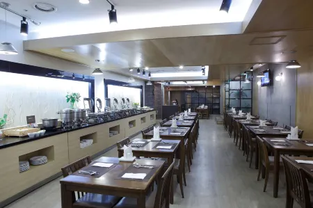 Ramada by Wyndham Dongtan Отели рядом со станцией Byeongjeom Station