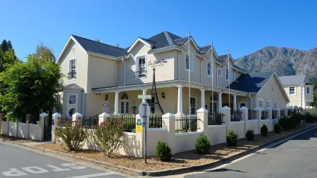 Le Petit Paris Отели в г. Фрэншек