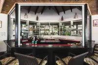 Coyaba Beach Resort - bar