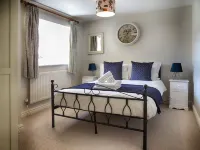 Greystones Cottage Hotels in Shipton