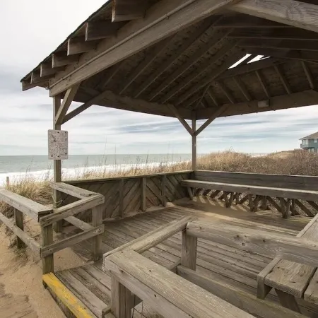 Duck, NC - Oceanfront and Unlimited Sunrises!  Welcome to Sandy Quacks!