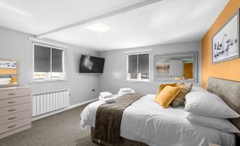 Westwood Lodge B & B Boston - Housity