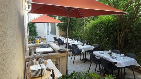 Hôtel du Parc Отели рядом с достопримечательностью «Университет Поль-Валери Монпелье 3»