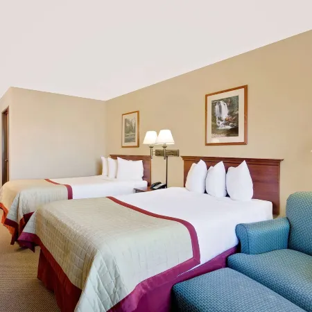 Pinedale Hotel & Suites Отели в г. Пайндейл