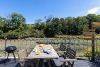 2 Bedrooms Overlooking Little Petherick Creek - 3-Star