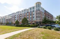 Stylish 1 Br Apartment w Movie Theater Hotel in zona Potomac Mills