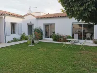 Architect-designed villa in saint-martin intra-muros 165 m3 Отели рядом с достопримечательностью «Parc de la Barbette»