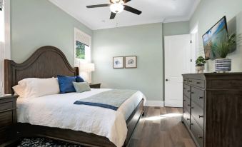 Downtown St Augustine Steps to Ice Plant Upscale