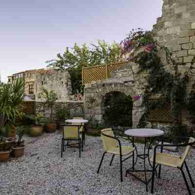 Camelot Traditional & Classic Hotel Hotel Exterior