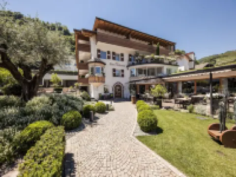 Boutique Hotel Zum Rosenbaum Hotels in Nalles