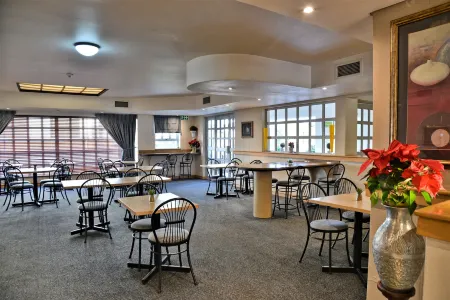 Road Lodge Potchefstroom Отели в г. Почефструм