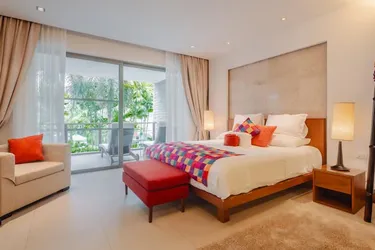 รูปภาพของElegant Beachfront 3BR Condo at Pearl of Naithon