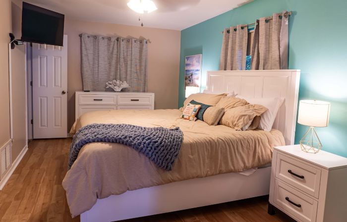 Four Bed Home with Pool Game Room Bar Near Beach