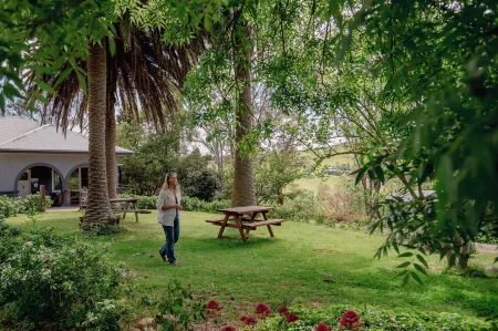 Buchan Motel Отели в г. Орбост