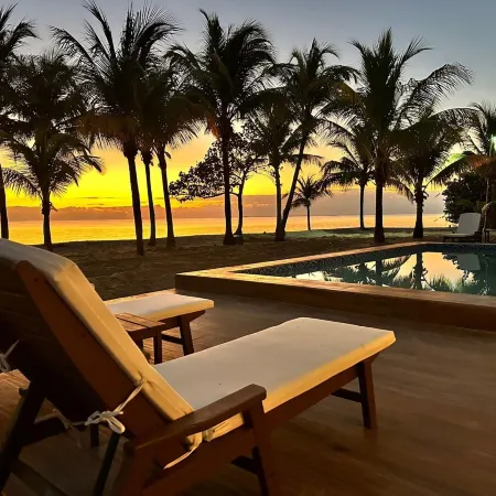Dolphin Beach - Private Oceanfront 4-Bed Villa WPool on Huge Lot