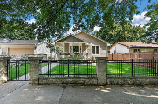 St. Paul Speakeasy - King Bed