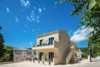 The 7 Suites by Konnect, An Elegant Living in Ipsos Hotel di Dassia