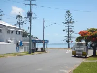Charming, Private 3-Bedroom Cottage by the Bay Hotels in Wynnum