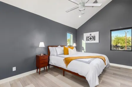 Urban Art Loft - Historic DT Phoenix-chefs Kitchen