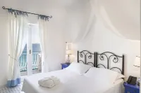Miramare Sea Resort & Spa فنادق في Serrara Fontana