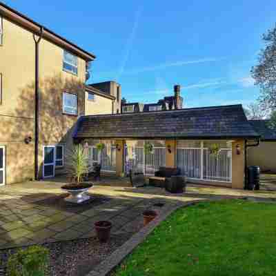 Mercure Manchester Norton Grange Hotel & Spa Hotel Exterior