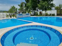 Laguna Beach Club Bazaleti Lake - Pools