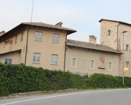 カーサ トッレ アレラ クーネオのホテル